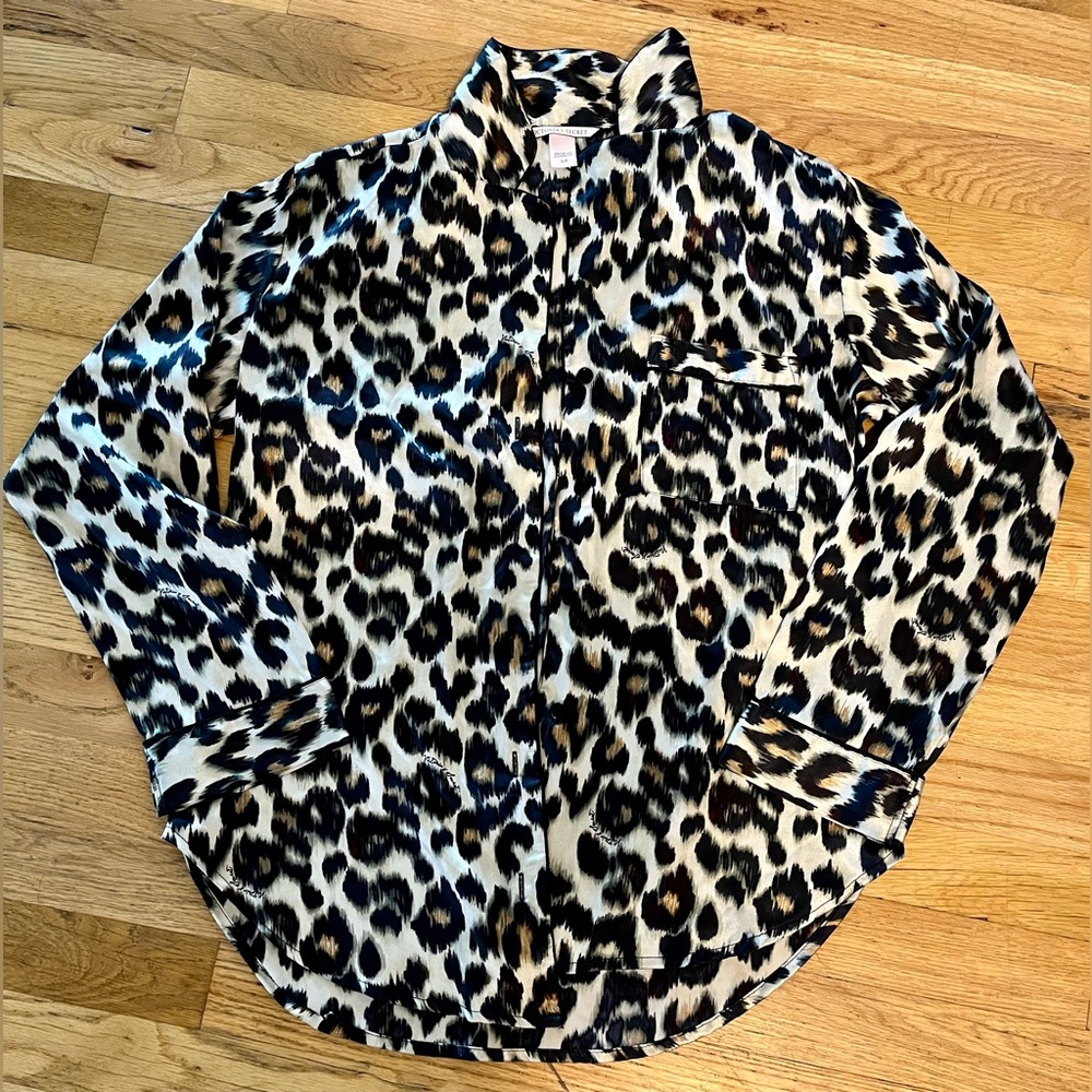 Victoria secret button up lounge top